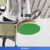 Máquina Automática de Etiquetado Superior e Inferior para Cubos de Pollo Frito Zonesun Etiquetado a Prueba de Manipulación Etiquetadora de Tres Lados para Cubos Cónicos
