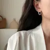 Brincos de Flor com Linha Simples para Mulheres 2026 Novo Estilo Quente Clipe de Orelha Nicho Temperamento Personalidade Versátil Acessórios de Brinco Modernos