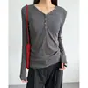 Camiseta Negra Henley de Manga Larga para Mujer Nuevo Diseño de Principios de Otoño Camisa Henley con Cuello en V Top Adelgazante de Media Botonadura