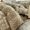 Conjunto de Quatro Peças de Linho Cru Espessado Retrô Outono e Inverno Classe A com Botões Lençóis de Algodão Puro Florais e Lençóis com Elástico Três Peças para Dormitório de Linho