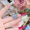Joias da Boutique Camélia Brincos de Cobre Branco Banhados a Ouro com Imitação de Moissanita de Alta Qualidade Corrente de Aço Inoxidável Colar de Girassol com Retenção Forte de Cor