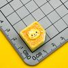 Serie de juego de simulación de comida en miniatura oso galleta de tres capas queso accesorios DIY material hecho a mano hebilla de zapato pegatinas para taza