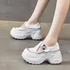Zapatos de Papá de Suela Gruesa para Aumentar la Altura para Mujer, Nueva Moda Primavera y Otoño 2026 Zapatillas Blancas Casuales con Plataforma