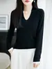 Suéter de punto de estilo lujo ligero con bloques de color, cuello en V, efecto dos piezas, para mujer, elegante, adelgazante, versátil y moderno