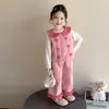 Conjunto casual de otoño de tres piezas para niñas con chaleco de orejas grandes, atuendo de otoño de moda estilo coreano nuevo para niños 2026