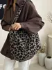 Bolso Tote de Peluche con Estampado de Leopardo Nuevo Vintage Otoño 2026 para Mujer, Estilo Coreano Casual de Gran Capacidad para el Trabajo, Bolso de Hombro