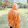 Fabricantes PE impermeable de primeros auxilios para exteriores portátil desechable grueso aislamiento viento frío poncho para senderismo spot