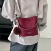 Nuevo modelo 2026, exquisito bolso cubo de moda coreana en gamuza, de un solo hombro cruzado, gran capacidad, tacto de terciopelo, otoño