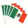 Banderas de mano con mástil en stock transfronterizas de todo el mundo, hechas a medida según su diseño, Banderas coloridas de poliéster para la Copa del Mundo de EE. UU.-Canadá-México