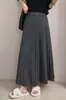 Esta falda plisada de punto gris presenta un corte súper favorecedor y es una falda larga nueva de estilo coreano, versátil, para mujer, perfecta para la temporada otoño/invierno 2026