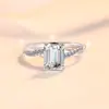 Anillo Cruzado Modelo Nuevo de Plata S925 Chapado en Oro de 18K, Lujo Ligero y Sensación de Alta Gama, Anillo para Mujer con Moissanita de Corte Esmeralda Rectangular