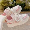 Zapatillas Blancas Gruesas Estilo Coreano Estilo Barbie para Mujer, Nuevo Modelo Primavera/Verano 2026, Versátiles para Estudiantes, Combinan con Pantalones de Pierna Ancha, Zapatillas de Moda que Aumentan la Altura