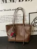 Bolsa de Mão Feminina Grande Capacidade Nova Estilosa Transfronteiriça Bolsa Tote Moda Inverno Bolsa de Ombro para o Dia a Dia