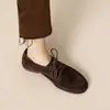 Coleção outono 2026 estilo coreano: mocassins retrô modernos com cadarços, sapatos de corte profundo, com sola reta, sapatos pequenos de couro estilo britânico para mulheres