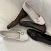 Zapatos de Trabajo Elegantes para Viajar con Cuña de Piel de Oveja 2026 Otoño Tacón Bajo Punta Redonda Hebilla Metálica Piel Genuina Tacón Bajo Zapatos para Mujer