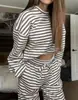Artículo de moda popular para mujer europea y americana en Amazon 2026 primavera traje casual a rayas top de manga larga pantalones largos de cintura alta conjunto de dos piezas