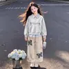 Conjunto de calça casual e top de gola polo com retalhos listrados, minimalista, personalizado, estilo two-piece falso, borboleta retrô, para meninas, nicho, moderno
