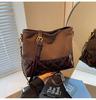 Bolso Femenino Súper Caliente Todo Combinación Bolsa Cubo de Tela Negro Dorado Bolso de Hombro Único con Cadena Bolso de Alta Gama