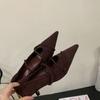 Outono 2026 Novo Estilo Elegante Camurça Bico Fino Salto Gatinho Sapatos de Salto Único Femininos Salto Alto Francês Versátil Retrô Sapatos Femininos