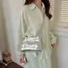 Bolso cruzado versátil de moda transfronterizo 2026, bolso de hombro súper popular de nicho, bolso tipo cubo de gran venta para mujer