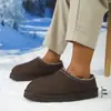 Nuevas botas de nieve UG 2025, disponibles en tallas grandes para ventas transfronterizas, con un diseño de suela delgada estilo étnico y estilo de pareja, así como pantuflas de algodón para mujer