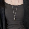 Collar con colgante de botella de plata estilo bloguero de Corea del Sur para mujer, nuevo estilo 2024, elegante accesorio, cadena larga de lana para otoño e invierno.