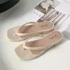 Etiqueta Transfronteriza Verano Nuevo Versátil Mujer Tira Fina Color Sólido Chanclas Sandalias Planas Casuales de Playa