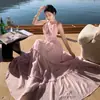 Vestido Fada de Férias na Ilha em Rosa com Detalhes Florais, Tecido Tricot de Damasco, Corte Justo, Direto da Fábrica, Tie-Dye