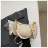 Bolsa Pequena Popular Mais Vendida de Verão Feminina 2026 Nova Moda Versátil em Relevo Bolsa de Ombro Único Sob o Braço Bolsa Quadrada Pequena Super Quente