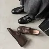 Zapatos de Piel de Vacuno Huecos Tallados Estilo Británico Brogue con Aumento Oculto de Altura, Zapatos de Piel Genuina para Mujer con Hebilla de Cuero de Tacón Medio 2026