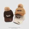 Gorra de béisbol retro estilo Ins para niños de lana de cordero de los Red-Sox, gorra de bloques de color con pompón para otoño e invierno