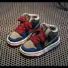 Tênis de cano alto Black Myth Wukong para meninos, coleção primavera/outono 2026, tênis esportivos infantis, sapatos de inverno com forro de fleece e sapatos para meninas