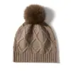 Cachemir 2026 Outono/Inverno Novo Chapéu Feminino de Malha Trançada Quente com Flor Borboleta e Pom-pom para Proteção das Orelhas Chapéu de Malha Casual