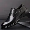 Zapatos de Cuero para Hombre Piel Genuina Traje Negocios Gama Alta Zapatos de Boda Capa Superior Piel de Vaca Zapatos Formales Estilo Británico Zapatos de Hombre Versátiles Otoño Nuevo