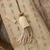 Nuevo collar retro de estilo chino con borlas y motivos de frutas, de inspiración étnica, lujo ligero, sensación de alta gama, cadena para suéter, accesorio de diseño de nicho