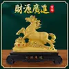 Presente do Ano do Cavalo: Ornamento de Cavalo Dourado Auspicioso Areia Dourada de Veludo, Presente Criativo Estilo Chinês para Reunião Anual de Empresa para Funcionários