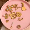 Temperamento europeu e americano personalidade retrô acessórios de joias DIY aço inoxidável banhado a ouro 18K laço onda pérola pingente feminino