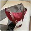 Bolso único de cuerno con textura mate para mujer, nuevo bolso de hombro y cruzado versátil de gamuza vintage de alta gama 2026