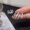 Novos Brincos Verticais de Tira Multi-camadas com Zircônia Micro-pavimentada de Dongdaemun, Coreia, para Mulheres com Design Personalizado, Brincos Delicados e Versáteis