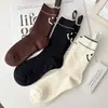 Calcetines de Cara Sonriente para Mujer, Estilos de Primavera, Otoño e Invierno, Calcetines de Media Pantorrilla, Modernos Calcetines Deportivos de Algodón Absorbentes de Sudor Negros y Blancos, Versátiles para Todas las Estaciones