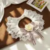 Babeiro para pets estilo Chanel para gatos e cachorros, gola de cetim com decoração de camélia e laço, babador para cachorro pequeno