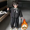 Conjunto de Ropa de Invierno Nuevo, Elegante y de Moda para Niños 2026, Conjunto de Tres Piezas Moderno para Niños Pequeños