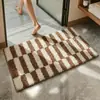 Alfombrilla de suelo para baño casera simple estilo coreano transfronteriza, muy absorbente, secado rápido, antideslizante, alfombra de felpa suave para mesita de noche para dormitorio