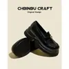 Sapatos Loafer Britânicos de Solado Grosso Femininos 2024 Novos Versáteis Ocultam Altura Slip-on Populares Online Populares Sapatos de Camada Única