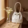 Bolso Bandolera Cubo de Gran Capacidad de Moda Nuevo Estilo Chino 2026 Nuevo Modelo Inspirado en Qipao con Tachuelas de Perlas Transfronterizo