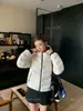 Chaqueta de Plumón Ligera y Cálida con Capucha, Bloque de Color, Costilla, Estilo Nuevo Invierno 2026 para Mujer, Estándar Nacional 95% Plumón de Pato Blanco, Abrigo Sencillo de Corte Entallado