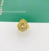 Suministro en vivo chapado en oro moda damas una variedad de anillos de flor nicho Joker anillo de diamante fabricantes al por mayor