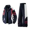 Traje Deportivo y Casual Otoño 2025 para Hombre Chaqueta Patchwork de Contraste de Color Estilo Americano Pantalones de Pierna Ancha Traje de Dos Piezas