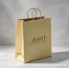 Bolsa de Cartón Dorada Personalizada con Impresión de Logo Fabricante Venta al por Mayor Rayas Verticales Tienda de Joyería Dorada Bolsa de Regalo Hecha a Medida