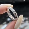 Suministro para transmisiones en vivo de Otoño e Invierno anillo blanco biselado de diamante mismo estilo de TikTok anillo de diamante 925 plata de ley exquisito todo partido mujer rica